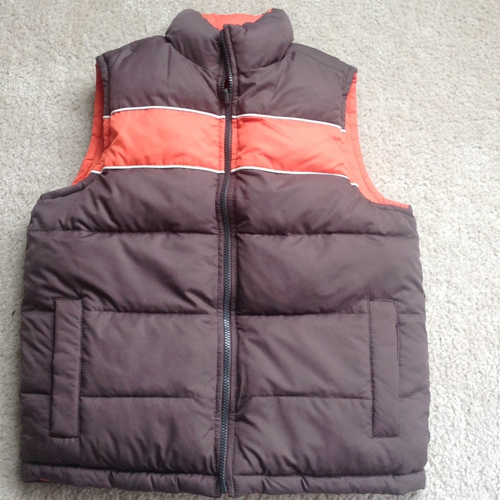 Boys vest orange/brown 🤎🧡 Perfect condition 🤌🏽
